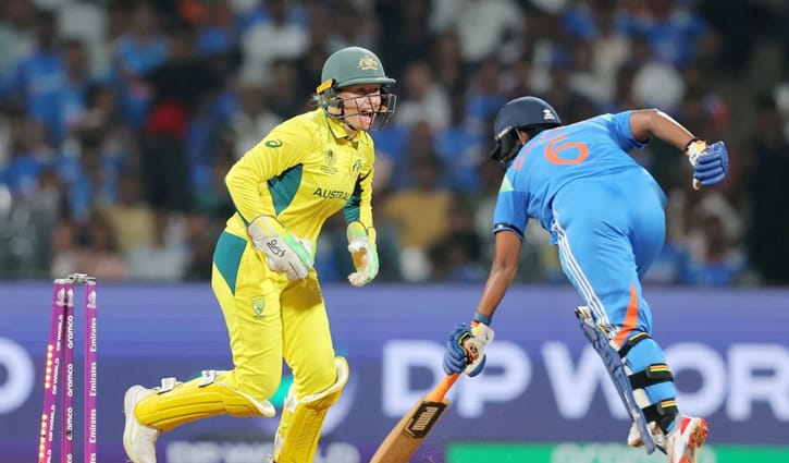 ৬৭৯ রানের ম্যাচে চ্যাম্পিয়ন অস্ট্রেলিয়াকে হারিয়ে ফাইনালে ভারত