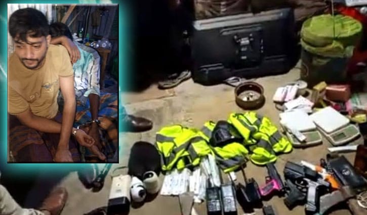 ঝিকরগাছায় ধারালো অস্ত্র, খেলনা পিস্তল, মদসহ আটক ৪