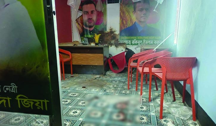 খুলনায় বিএনপি নেতার অফিসে বোমা-গুলি, শিক্ষক নিহত