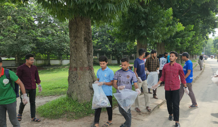 নবীনবরণ উপলক্ষে ক্যাম্পাসে পরিচ্ছন্নতা অভিযান রাকসু প্রার্থীর