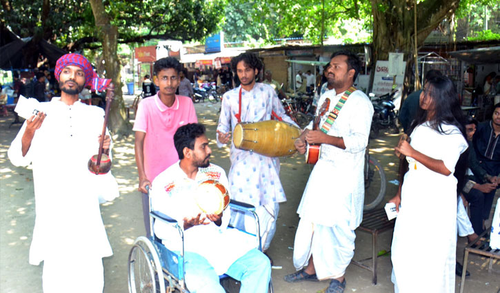 রাকসু নির্বাচন: শেষ মুহূর্তের প্রচারে মুখরিত ক্যাম্পাস
