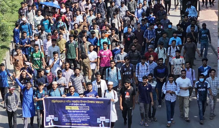 ৩ দাবিতে আবারো রাস্তায় রুয়েট শিক্ষার্থীরা