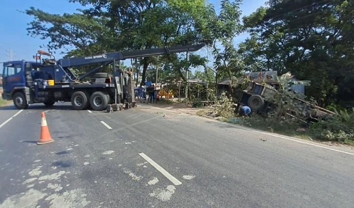 গোপালগঞ্জে ট্রাকের পেছনে অপর ট্রাকের ধাক্কা, হেলপার নিহত