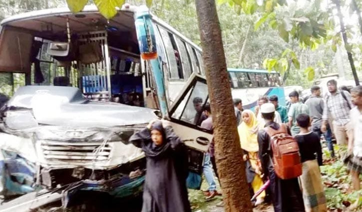 চকরিয়ায় বাস-মাইক্রোবাস সংঘর্ষে একই পরিবারের নিহত ৫