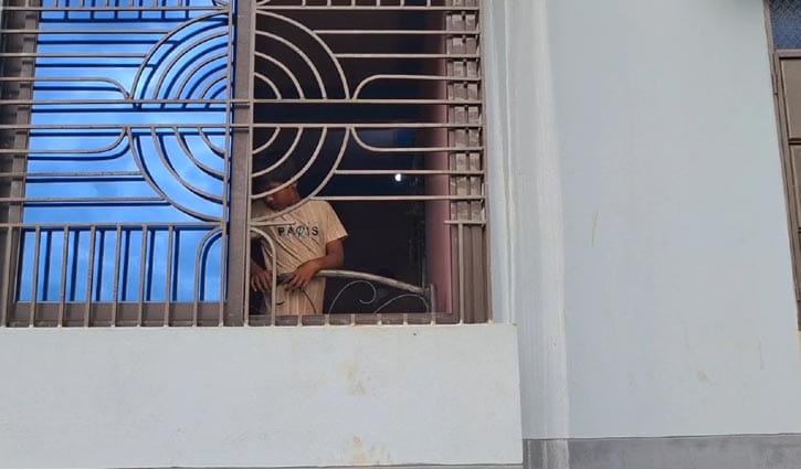 গজারিয়ায় পরিবারকে জিম্মি করে অর্ধলক্ষাধিক টাকার মালামাল লুট