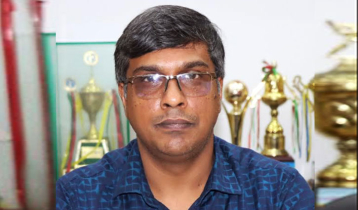 বিভাগীয় কর্মকর্তাকে নিতে ৫ কিলোমিটার দূর থেকে ফিরে এলো ট্রেন