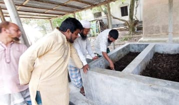 কেঁচোর জাদুতে বদলে গেলো কামরুজ্জামানের ভাগ্য