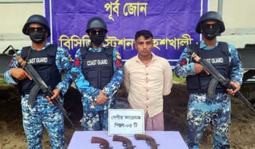 মহেশখালীতে কোস্ট গার্ডের অভিযানে আগ্নেয়াস্ত্রসহ আটক ১