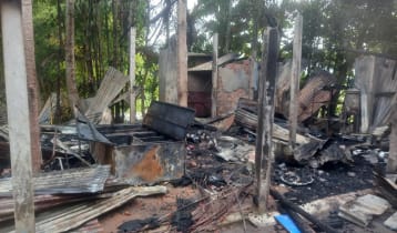 মাইকে ঘোষণা দিয়ে মাদক কারবারির বাড়িতে আগুন