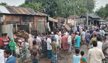 নাগেশ্বরীতে আগুনে পুড়ল ৮ ব্যবসাপ্রতিষ্ঠান  