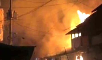 আলেকজান্ডার বাজারে আগুনে পুড়ল ১৫ দোকান