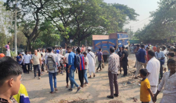 পাবনায় ট্রাকচাপায় দুই শিক্ষার্থীসহ নিহত ৩