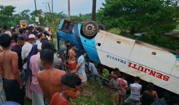 টাংগুয়ার হাওর দেখা হলো না মা-মেয়ের
