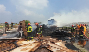 রূপপুর পারমাণবিক বিদ্যুৎকেন্দ্র প্রকল্প এলাকায় কাঠের স্তূপে আগুন