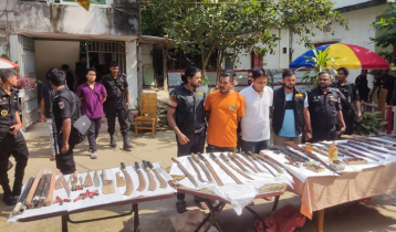 রাউজানে র‌্যাবের অভিযানে বিপুল পরিমাণ অস্ত্র জব্দ