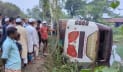 কিশোরগঞ্জে বাস নিয়ন্ত্রণ হারিয়ে পুকুরে