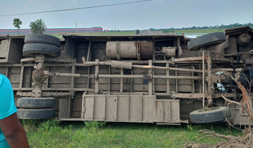 বাগেরহাটে বাস খাদে পড়ে প্রাণ গেল ২ জনের