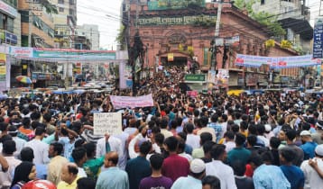 কুমিল্লাকে বিভাগ ঘোষণার দাবিতে রাজপথে হাজারো মানুষ