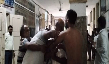 হাসপাতালে অ্যাম্বুলেন্সচালকদের সংঘর্ষে সেবা বন্ধ, রোগীর মৃত্যু