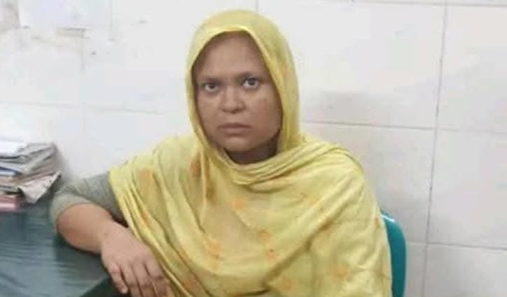 যে কারণে নবজাতককে খালে ফেললেন মা