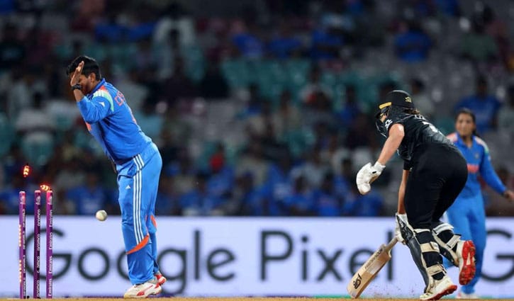 রাওয়াল-মান্দানার ব্যাটে সেমিফাইনালে ভারত, নিউ জিল্যান্ডের বিদায়