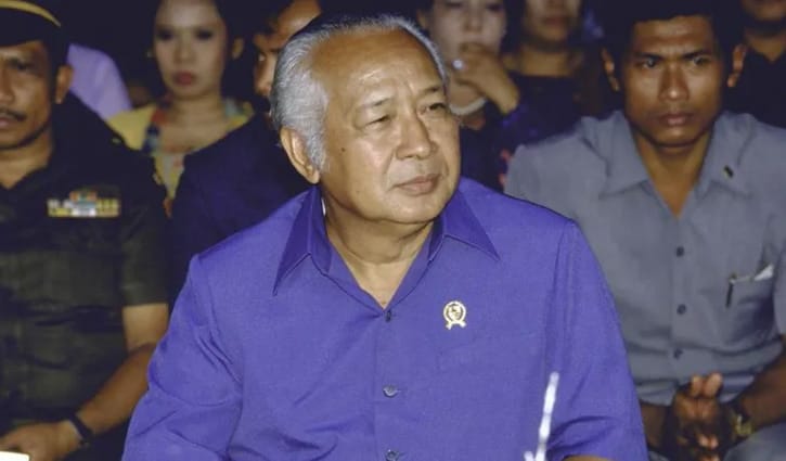 ইন্দোনেশিয়ায় সাবেক স্বৈরশাসক সুহার্তোকে ‘জাতীয় বীর’ ঘোষণা