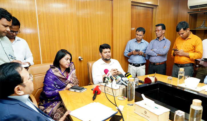 টিভি চ্যানেলগুলোর আচরণবিধি প্রকাশ করার আহ্বান তথ্য উপদেষ্টার