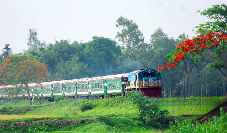 চলন্ত অবস্থায় বগি বিচ্ছিন্ন, আধাঘণ্টা বন্ধ ট্রেন চলাচল