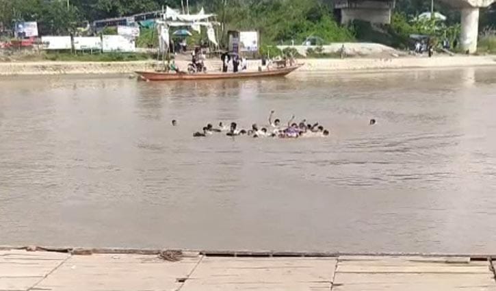 কীর্তিনাশায় ডুবেছে যাত্রীবাহী ট্রলার