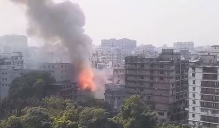মিরপুরে পোশাক কারখানায় আগুন, নিয়ন্ত্রণে ৭ ইউনিট 
