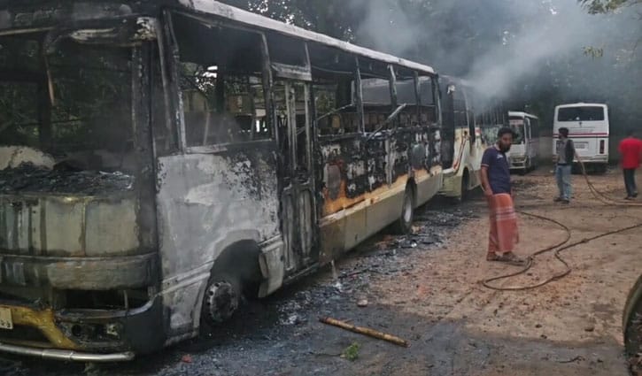 ড্যাফোডিল ও সিটি ইউনিভার্সিটির শিক্ষার্থীদের মধ্যে সংঘর্ষ, অগ্নিসংযোগ