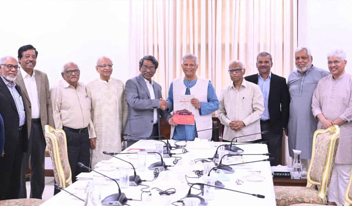 প্রধান উপদেষ্টার হাতে জুলাই সনদ বাস্তবায়নের সুপারিশ