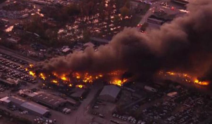 যুক্তরাষ্ট্রে ৩৮ হাজার গ্যালন নিয়ে কার্গো বিমান বিধ্বস্ত, নিহত ৪ 