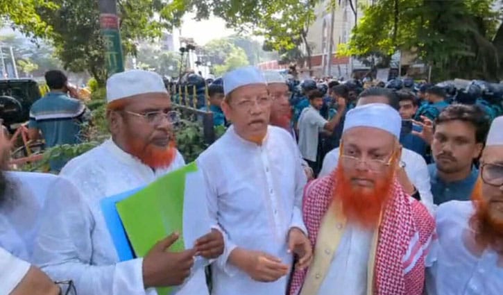 ৮ দলের পদযাত্রায় পুলিশের বাধা, স্মারকলিপি দিতে যমুনায় প্রতিনিধিদল