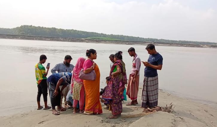 নদীপাড় ও পানিতে গ্যাসের বুদ্বুদ, এলাকায় চাঞ্চল্য