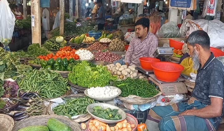 মানিকগঞ্জে সবজির দাম কমেছে কেজিতে ২০ টাকা