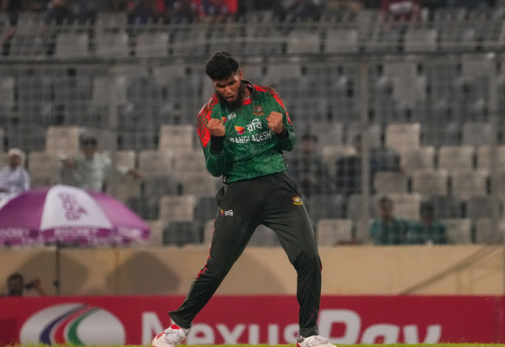 রিশাদের ৬ উইকেটে বাংলাদেশের বিশাল জয়
