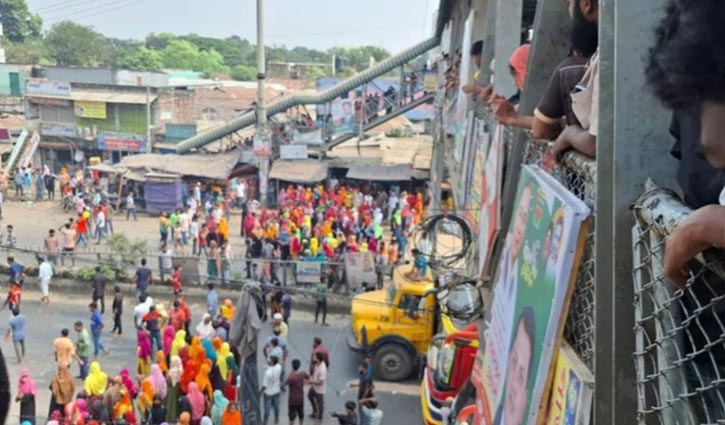 কারখানা খোলার দাবিতে সড়কে শ্রমিক বিক্ষোভ, সাউন্ড গ্রেনেড নিক্ষেপ