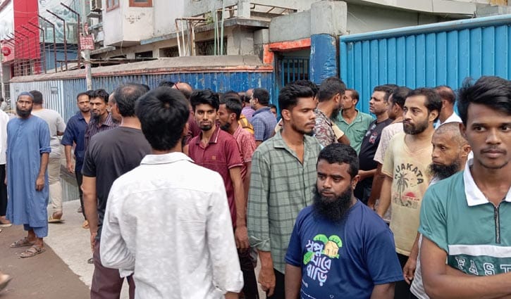 বরিশালে অপসো ফার্মার ৫০০ শ্রমিক ছাঁটাইয়ের অভিযোগ