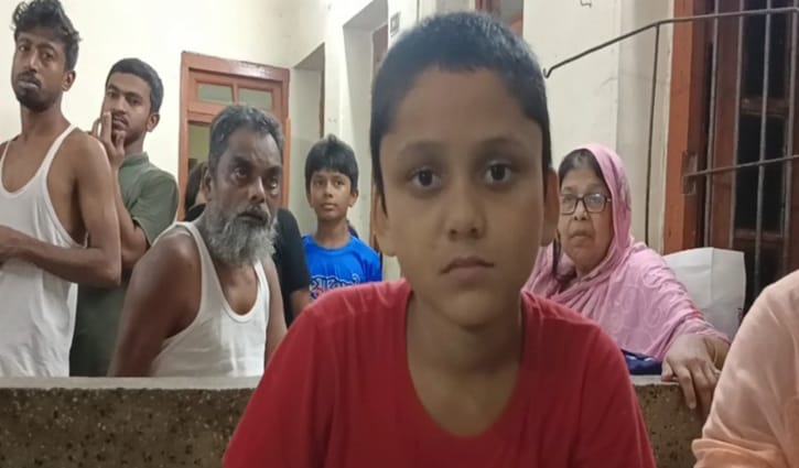 শিক্ষকের পিটুনিতে আহত মাদ্রাসা শিক্ষার্থী হাসপাতালে ভর্তি