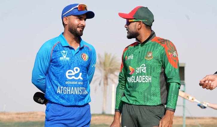 মোস্তাফিজ-রিশাদকে নিয়ে বোলিংয়ে বাংলাদেশ