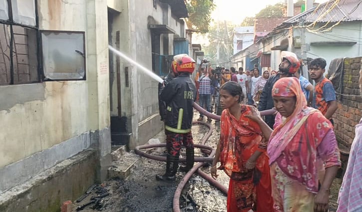 বগুড়ায় দুই মহল্লাবাসীর সংঘর্ষ, তিনজনকে ছুরিকাঘাত