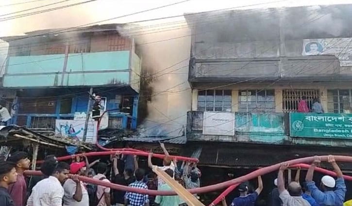 উখিয়ায় মার্কেটে আগুন, দগ্ধ একজনের মৃত্যু
