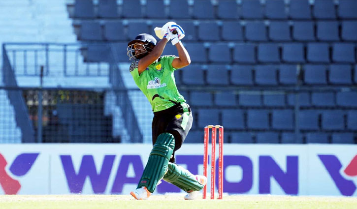 আকবররা যাচ্ছেন কাতার