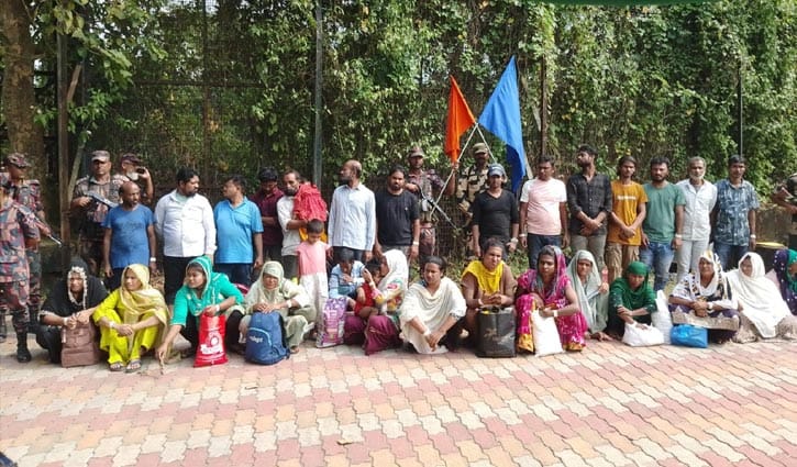 আটক ৩১ বাংলাদেশিকে বিজিবির হাতে তুলে দিল বিএসএফ