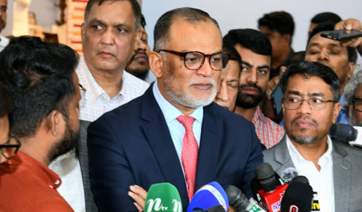 শাহজালালে যাত্রীসেবা রাতেই চালুর আশা বিমান উপদেষ্টার