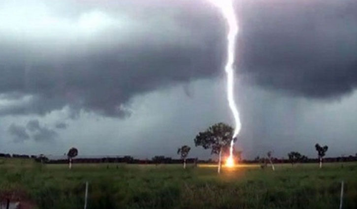 হাওরে মাছ ধরতে গিয়ে বজ্রপাতে জেলের মৃত্যু