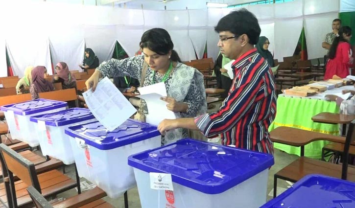 চাকসু নির্বাচনে উৎসবের আমেজ