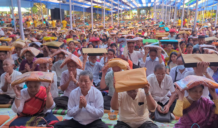 রাজবন বিহারে কঠিন চীবর দানোৎসব সম্পন্ন