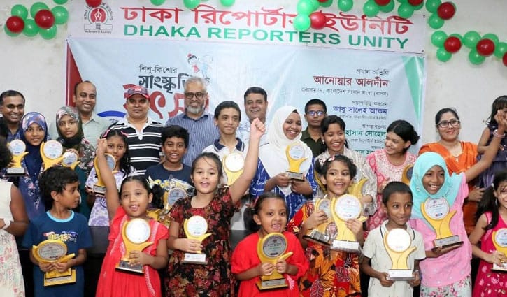 শিশুদের হাতে মোবাইল না দিতে বাসস চেয়ারম্যানের অনুরোধ